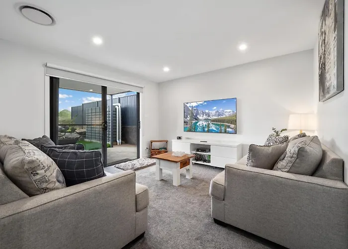 Luxury 5 Bedroom Home - Sentinel Chalet - Snowy Mountains - Jindabyne